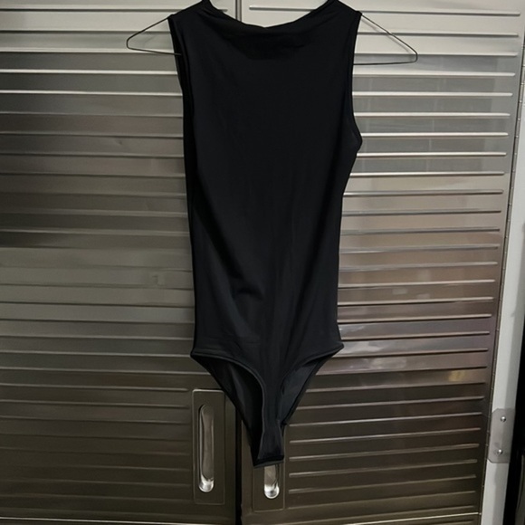 Skims - Picture 4 of 5